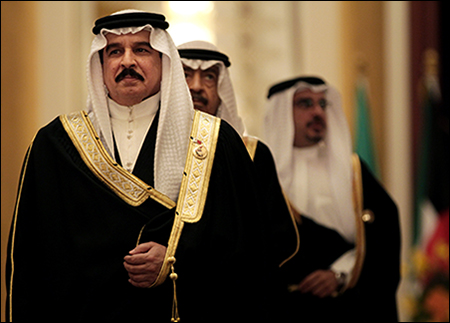 أركان في الدولة البحرینیة يمولون صحيفة البلاد التي أساءت لمعتقدات الشيعة