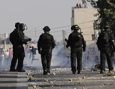 اصابة عشرات الفلسطينيين في مواجهات مع الجيش الاسرائيلي في الضفة الغربية