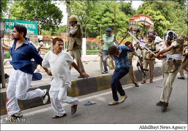 Indian Police Attacked Shia Rozedars on Quds Day, One Killed Dozens Injured + Pics