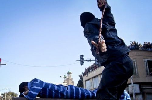 “داعش” تجلد 23 شابا موصليا قادوا تظاهرة للتنديد بتفجير قبر النبي يونس (ع)