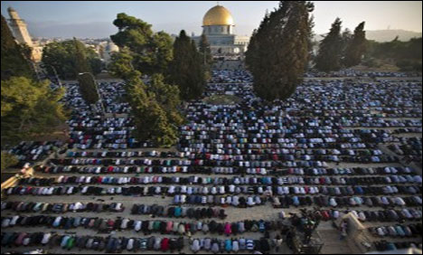 شہدا کے لہو میں ڈوبے فلسطین میں آج عیدالفطر کا دن ہے + تصویر
