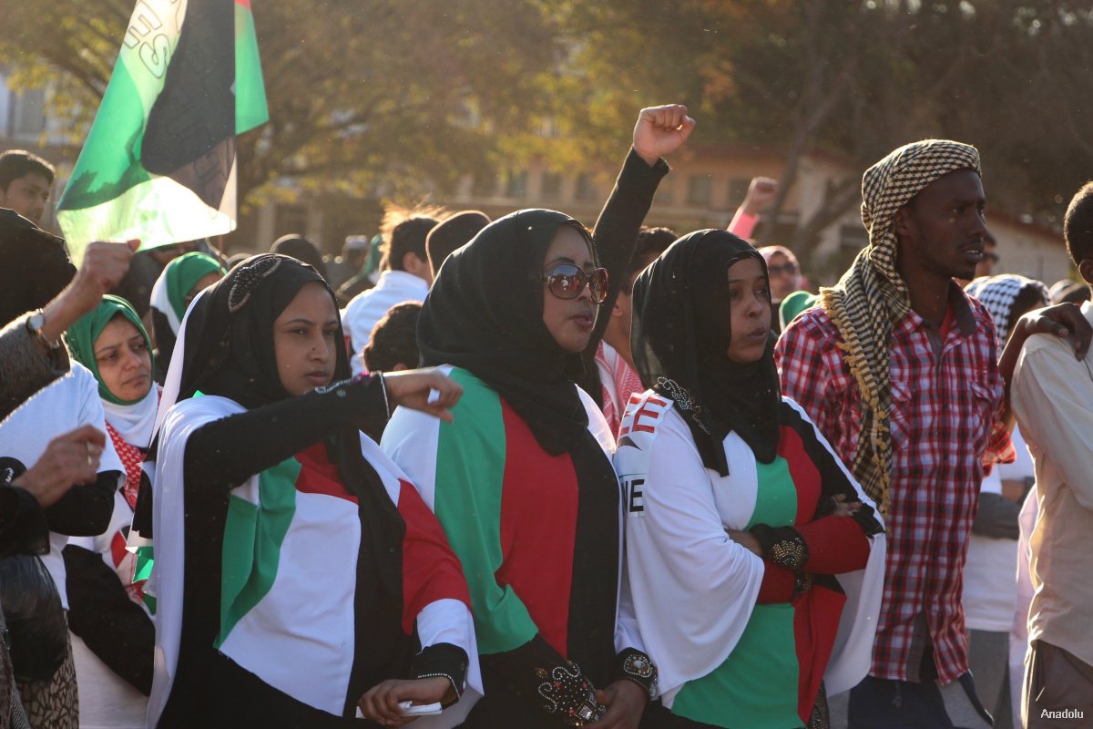  South African police break up clashes between anti and pro-Israel protestors 