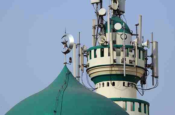 India Bans Mosque Loudspeakers in Adhan