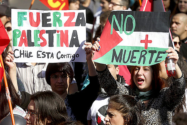 “Más de 10.000 Chilenos se Manifestaron en Santiago en Contra de los Ataques de Israel a la Asediada Gaza”