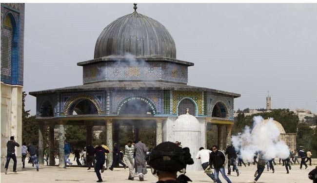 Zionistische Polizei stürmt Al Aqsa-Moschee