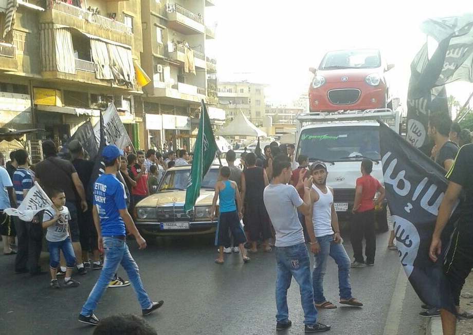 Pro-ISIL Sheikh Leads Blatant Enticing March against Lebanese Army in Tripoli