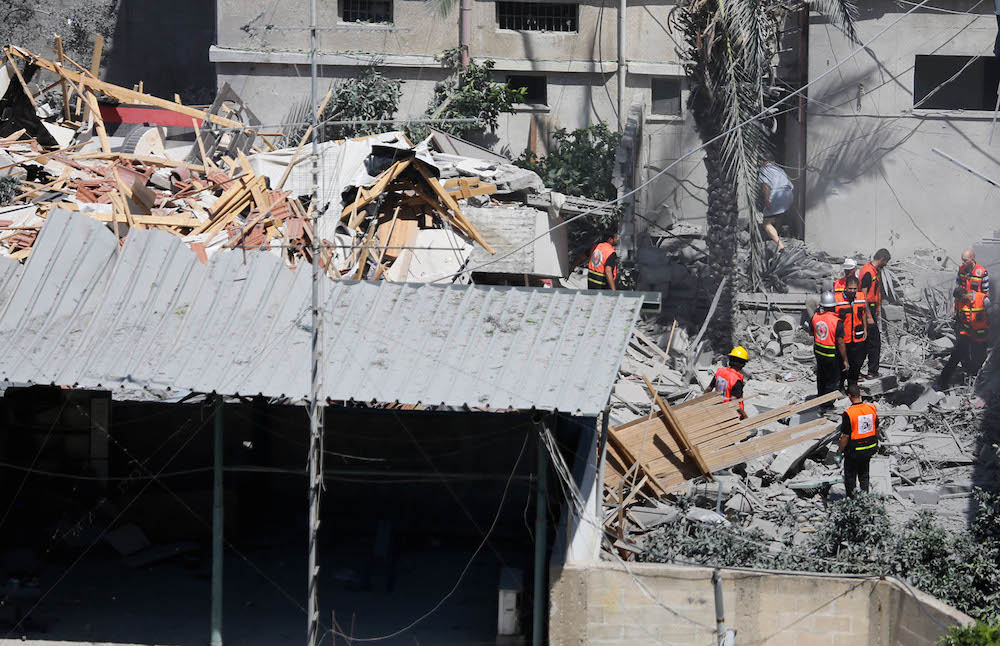 قصف مدفعي اسرائيلي واستشهاد فلسطينية شرق خان يونس جنوب غزة