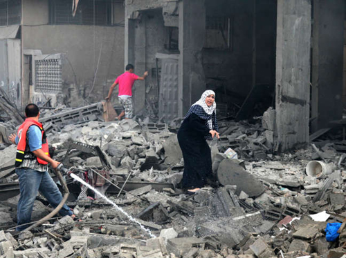 95 في المئة من الاسرائيليين يؤيدون الحرب على غزة والعشرات رفعوا لافتات الاحتجاج