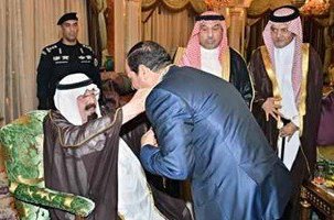 أول زيارة للرئيس المصري الى السعودية يلتقي الملك السعودي في جدة