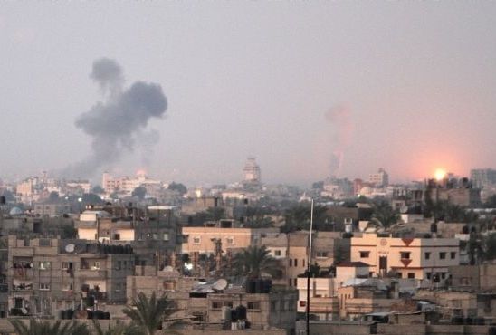 اسرائيل تخرق التهدئة... طائرات حربية تقصف عدة مناطق في غزة