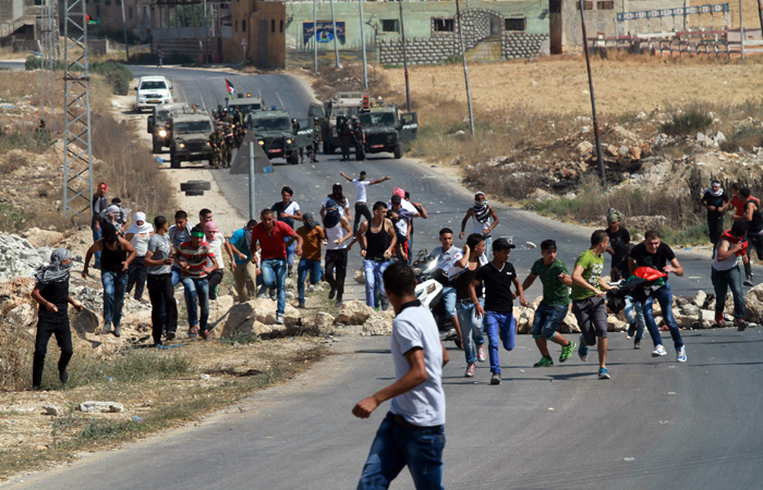 مواجهات بين الفلسطينيين والاحتلال الاسرائيلي واصابة 14 مواطنا شرق نابلس