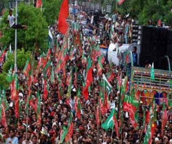 تحریک انصاف کے کارکن ریڈ زون کی طرف بڑھنے لگے