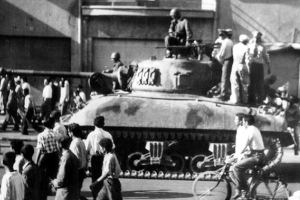 في ذكرى الانقلاب العسكري على حكومة «محمد مصدق» في إيران