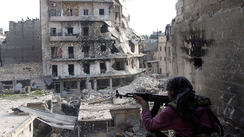 “Rebeldes de Qadam Entregan las Armas a las Autoridades Sirias”