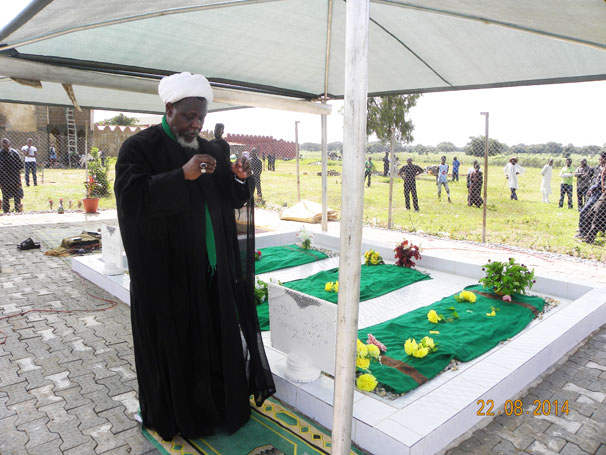 Sheikh Zakzaky's Visit to Quds Day Martyrs / Pics
