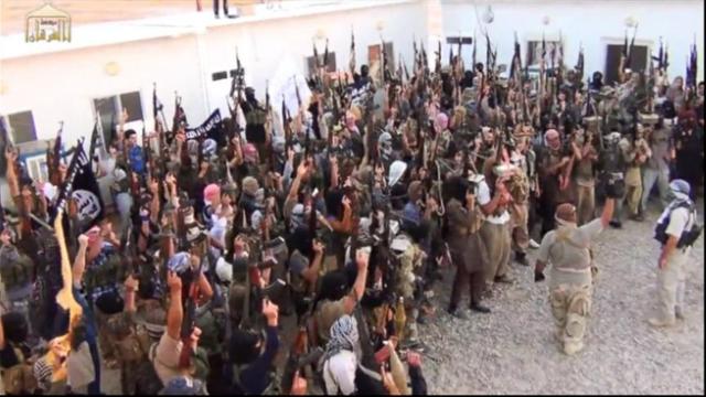 داعش يسيطر على قاعدة الطبقة الجوية بعد اسبوع من معارك عنيفة ومقتل المئات