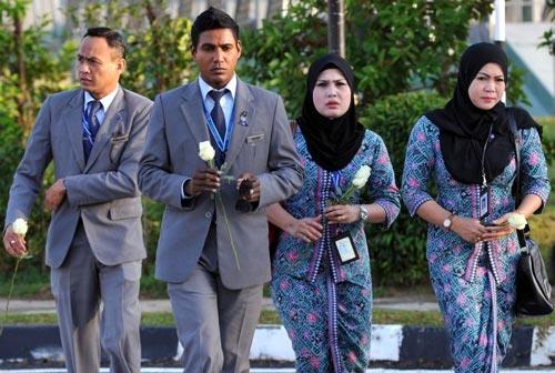  Malaysia Airlines Urged to Allow Hijab 