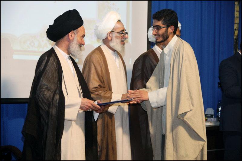 Ayatollah Bushehri “Study for the sake of God, not to receive your stipend!” 