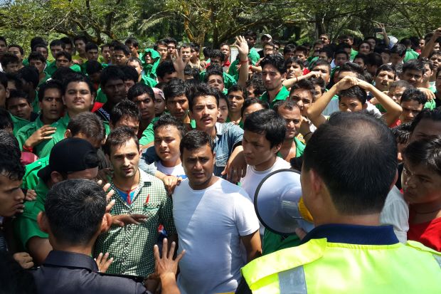 မေလးရွားထုတ္ သတင္းစာတြင္ပါသည့္ စက္႐ုံမီး႐ိႈ႕မႈ ျမန္မာ မပါ