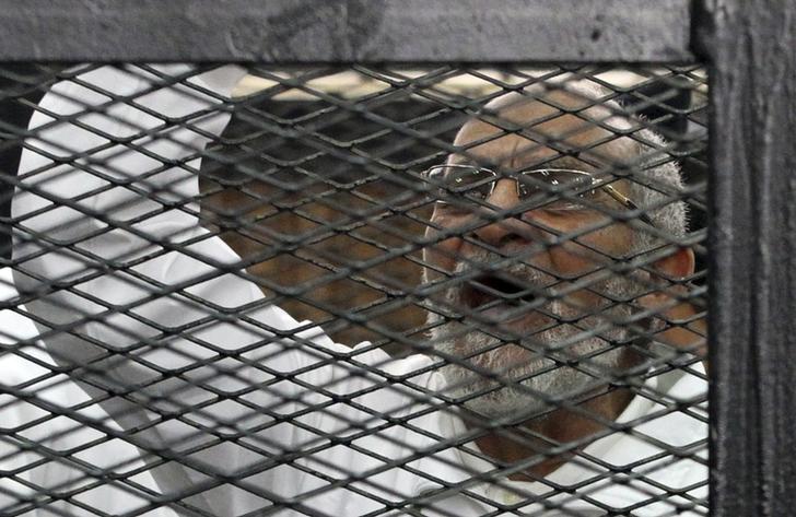 اعدام ستة متهمين غيابيا و8 بالسجن المؤبد بينهم مرشد الاخوان المسلمين 
