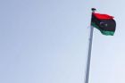 Libysche Demonstranten verbrennen ägyptische Flagge 