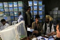 अफ़ग़ानिस्तान में राजनीतिक संकट जारी।