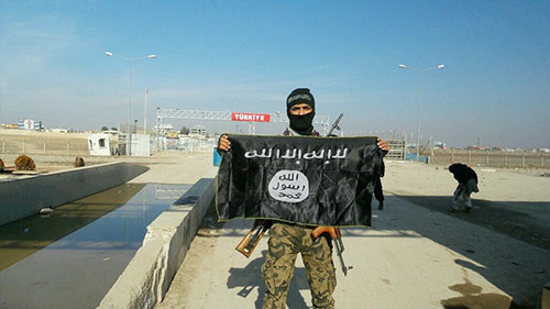 IŞİD'e katılan oğlunu Suriye'de buldu!