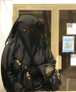 “Musulmanes No ven Necesario Regular la Prohibición del Burka en España”  