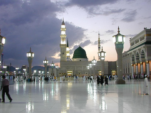 “Al Azhar Advierte contra la Destrucción de la Tumba del Profeta en Medina”