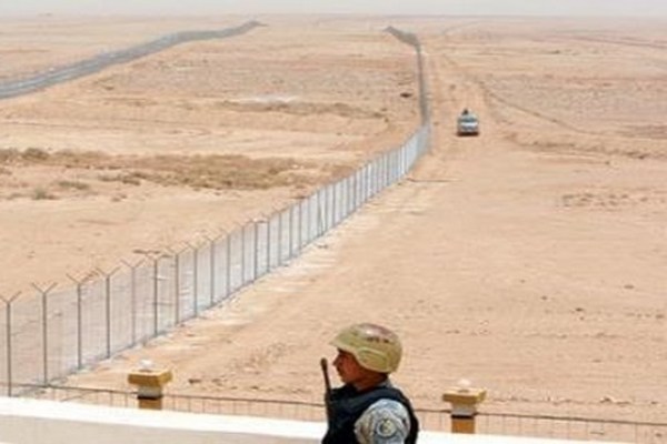 السعودية تدشن سياجا أمنيا على حدودها الشمالية لمنع تسلل الإرهابيين
