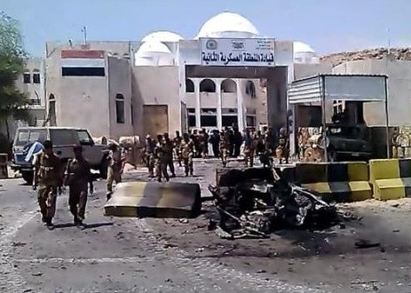 مقتل 7 من جنود يمنيين ومسلحي القاعدة في هجومين انتحارين في حضرموت