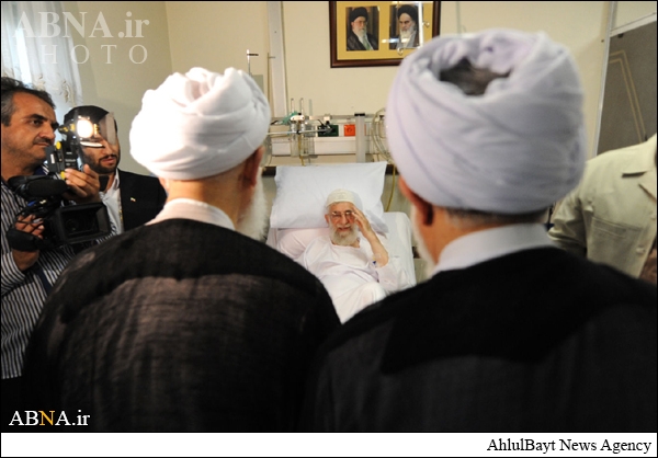 آیت اللہ خرازی نے رہبر معظم کی عیادت کی