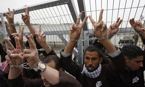 اضراب عن الطعام لآلاف الاسرى الفلسطينيين احتجاجا على وفاة معتقل فلسطيني