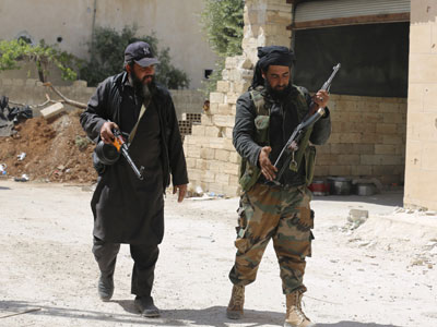 مجموعة تستهدف مسلحي داعش في البوكمال والتنظيم يعتقل تسعة مواطنين