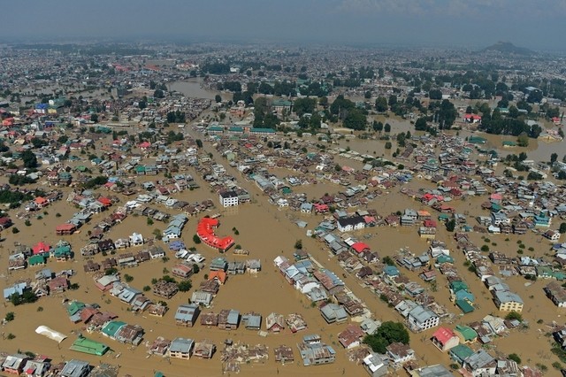 کشمیر میں لاکھوں افراد ابھی بھی عالمی برادری کی امداد کے منتظر