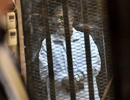 محكمة جنايات تستأنف محاكمة مرسي و34 من قيادة الاخوان