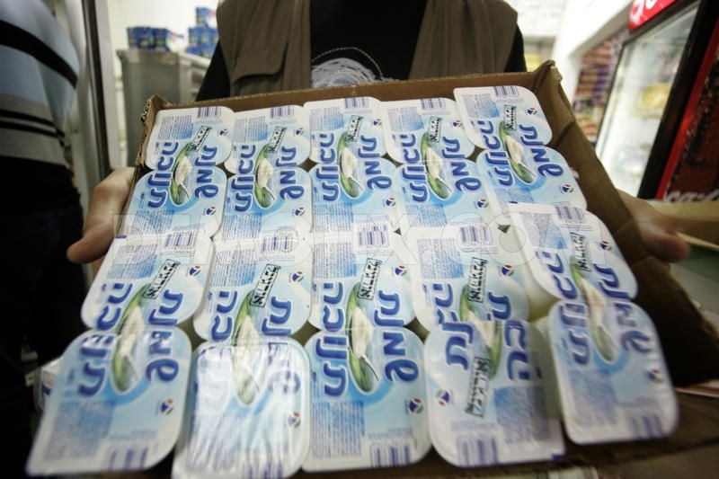 “Colonos Israelíes Envían Toneladas de Mercancías Caducadas a los Mercados de Cisjordania”