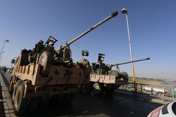 ISIL Redeploys in Syria for Fear of Possible Int’l Air Strikes