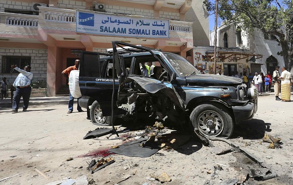جماعة الشباب تقتل شخصين احدهما مسؤول حكومي بالعاصمة الصومالية 