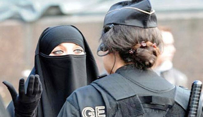 توقيف مراهقتين فرنسيتين كانتا تريدان الذهاب إلى سوريا