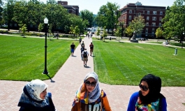 West Virginia Students Try Muslims’ Hijab