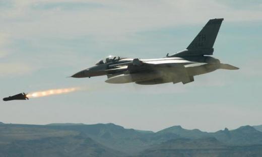 “Al Menos 8 Civiles Muertos como Consecuencia de los Ataques Aéreos de EE.UU. contra el Grupo Terrorista Takfirí en Siria”