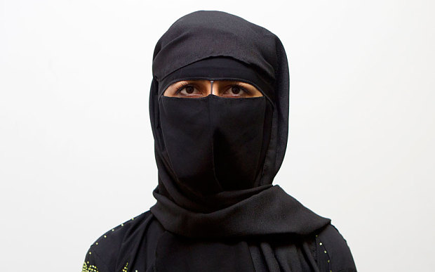 London School bars Muslim pupil, 16, in row over face veil