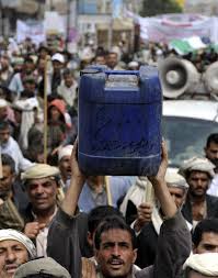 Yemen cuts fuel prices under deal between Houthis, state