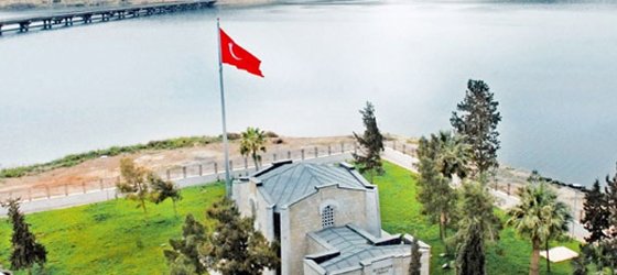 'Türbeyi koruyan askerler IŞİD'in elinde olabilir'