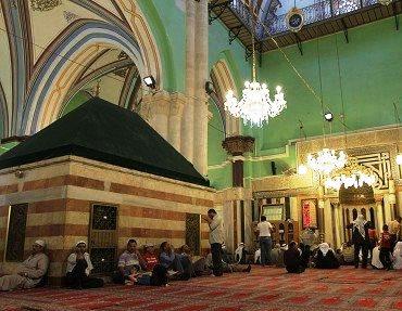  	 Israel bans Muslims from Ibrahimi Mosque