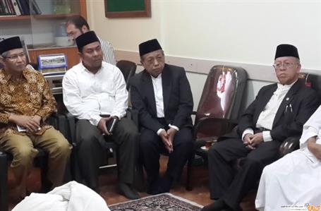 Top Indonesian Scholars Visit Islamic Research Foundation of Astan Quds Razavi 