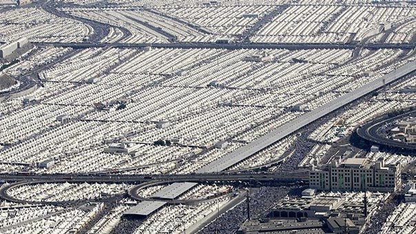 الحجاج يؤدون ما تبقى من المناسك 