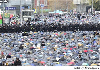 Hunderttausende Muslime bei das Gebet zum Opferfest in Moskau