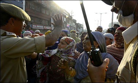 مقبوضہ کشمیر :متاثرین سیلاب کو نا قص امدادی سامان کی فراہمی   	